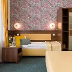 Arcus Garden 3*